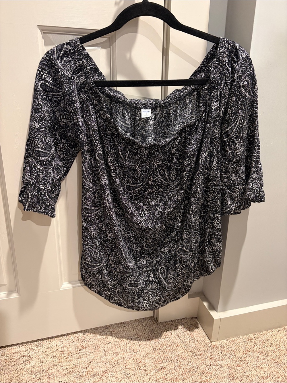 Old Navy Black and White Paisley Scoop Neck Blouse